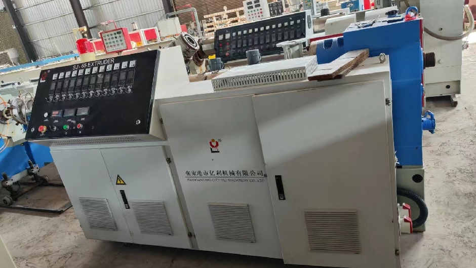 张家港亿利20-63PE给水管生产线