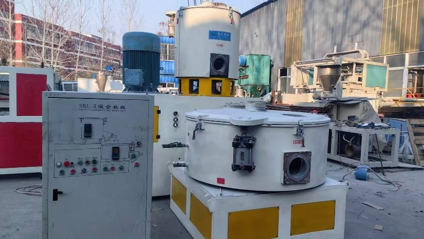 张家港灵杰500-1000变频混料机