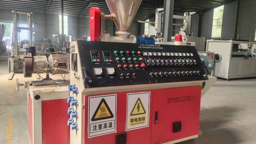 Zhangjiagang Yahua 51 machine one-out second-line pipe production line
