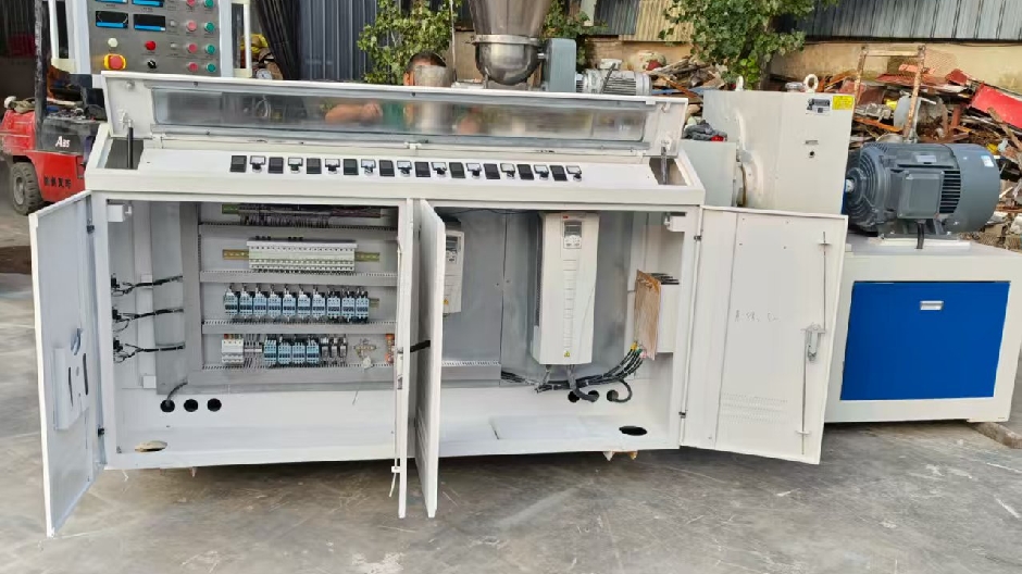Zhangjiagang Flanders 65 machine 50-200 drainage pipe production line