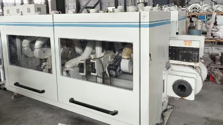 Haojing volledig automatische SPC-vloergroefmachine