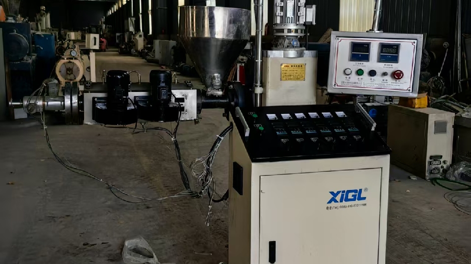 Wuxi Guangliang 35 co-extruder