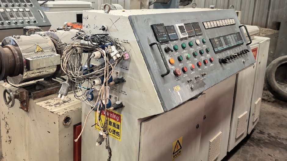 Wuxi Guangliang 65 machine 50-200 PVC pipe production line