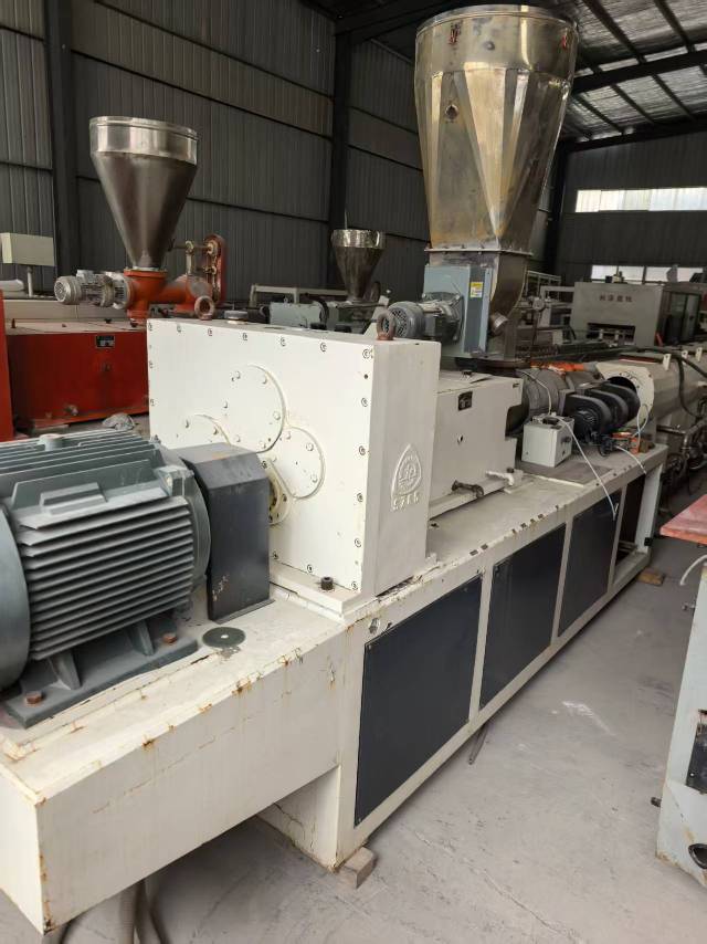 张家港巨润65机50-200PVC管材生产线 张家港巨润65机50-200PVC管材生产线