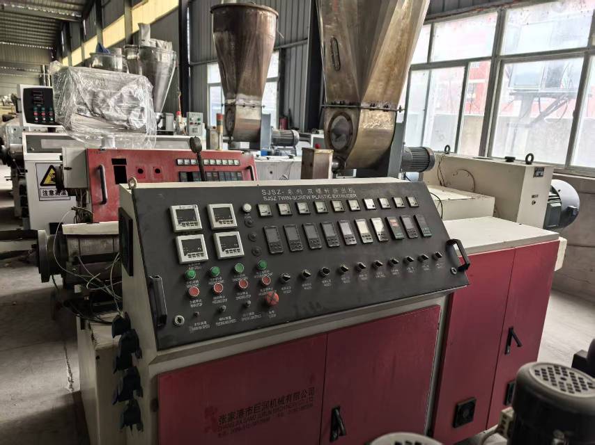 张家港巨润65机50-200PVC管材生产线 张家港巨润65机50-200PVC管材生产线