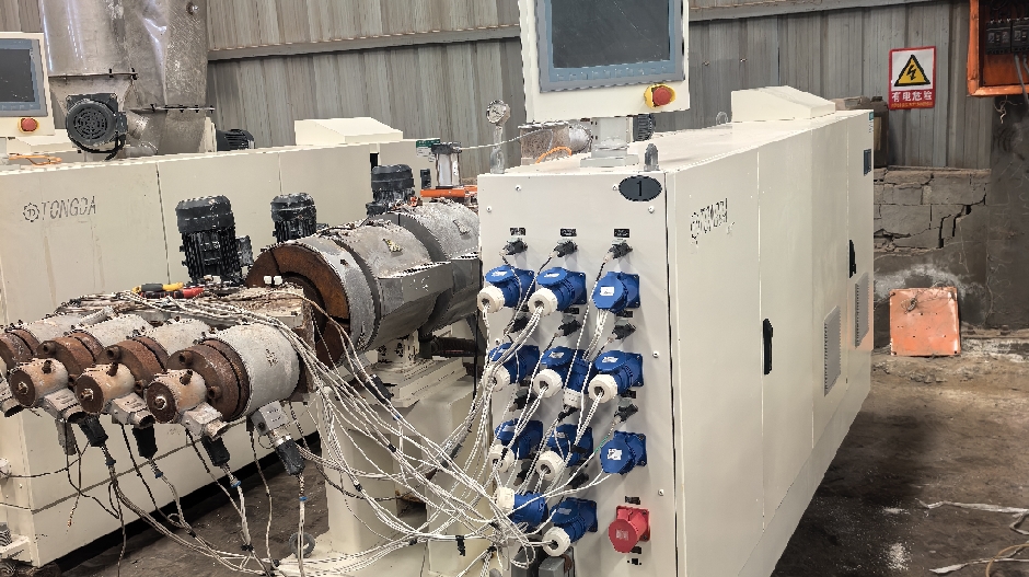 Tongda high-speed PVC one-out four-wire pipe production line