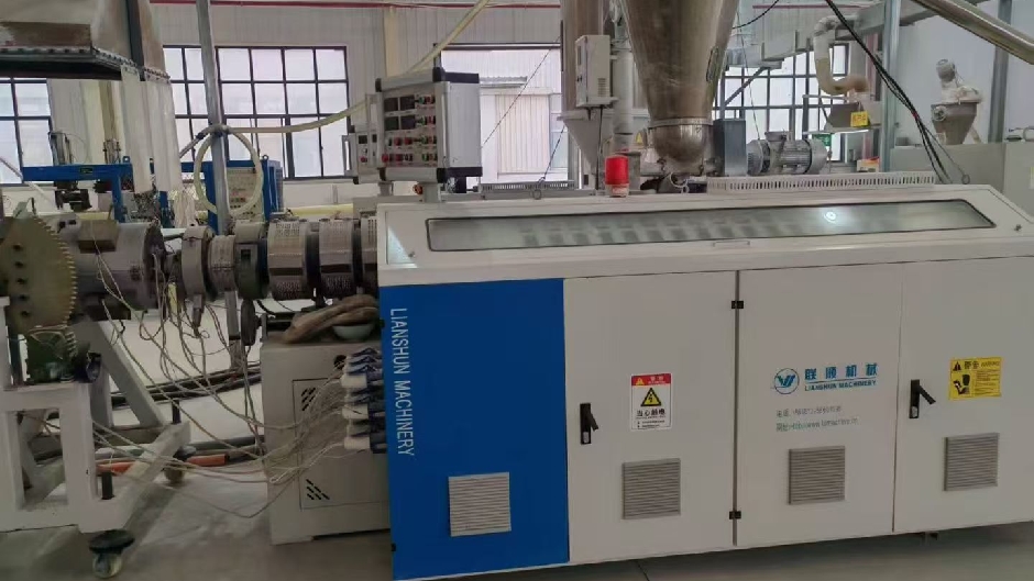 Zhangjiagang Lianshun 80 cone double co-extrusion 75-250PE pipe production line