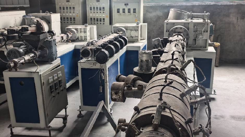 二重球20-110PE管のための3つの层の共押出の生产ライン