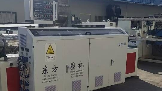 Wuxi Dongfang 65 آلة 400 خط إنتاج ألواح الجدران البلاستيكية الحجرية