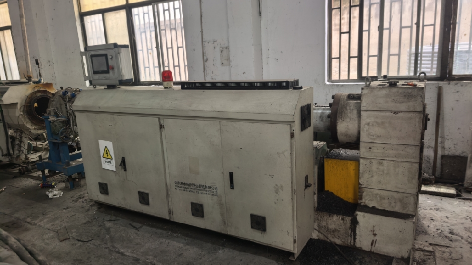 Zhangjiagang Xinding 110-315PE water supply pipe production line