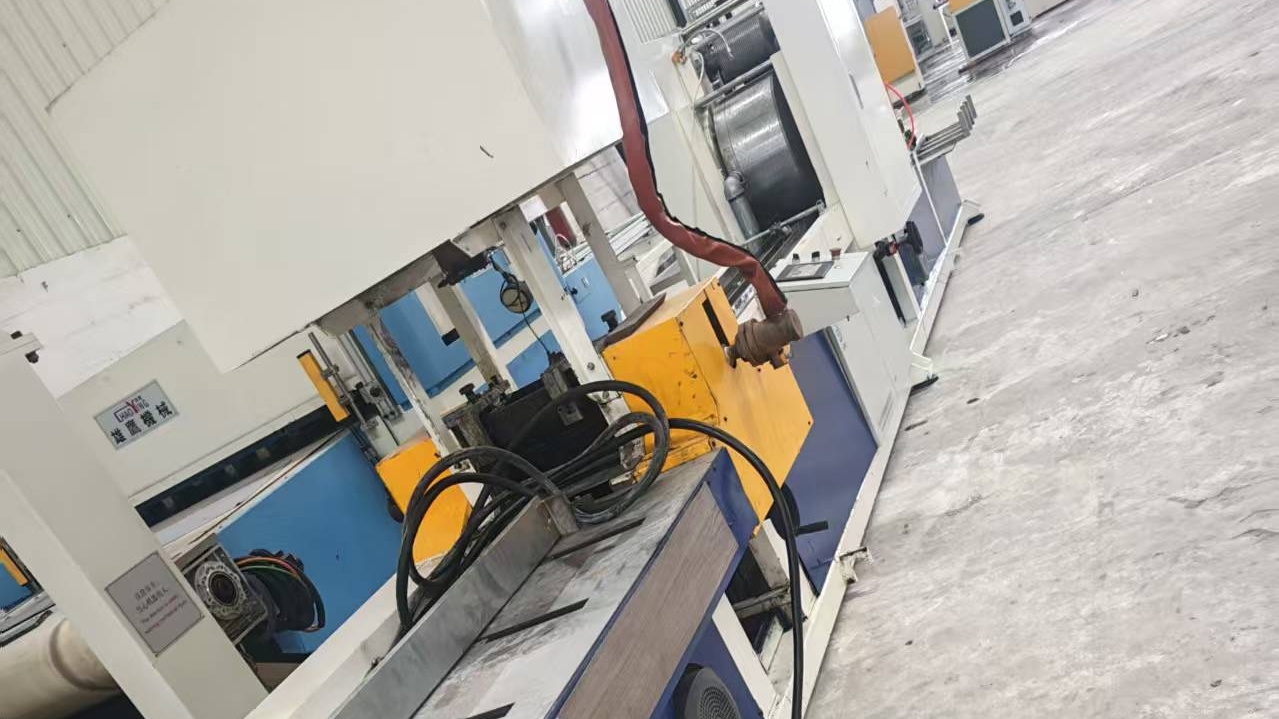 Suzhou Shenghuali LVT High Speed Adhesive Backing Machine