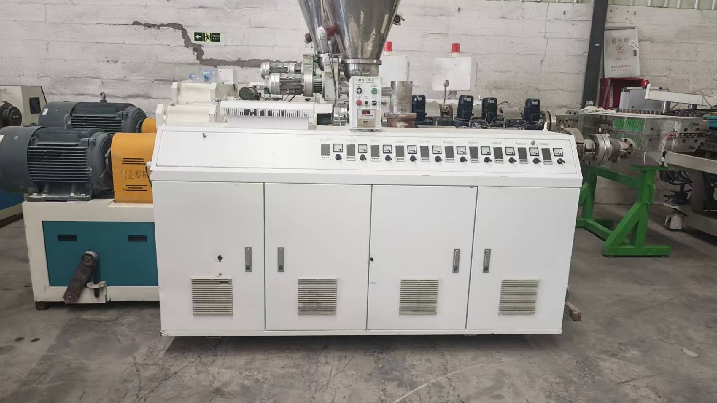Wuxi Hongyi 80/65 Carbon Crystal Plate Production Line
